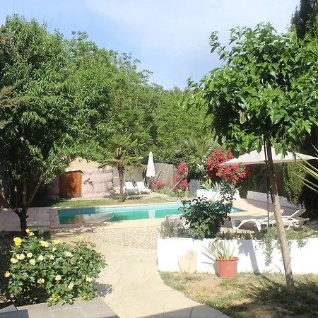 Casa La Nuez Bed & Breakfast